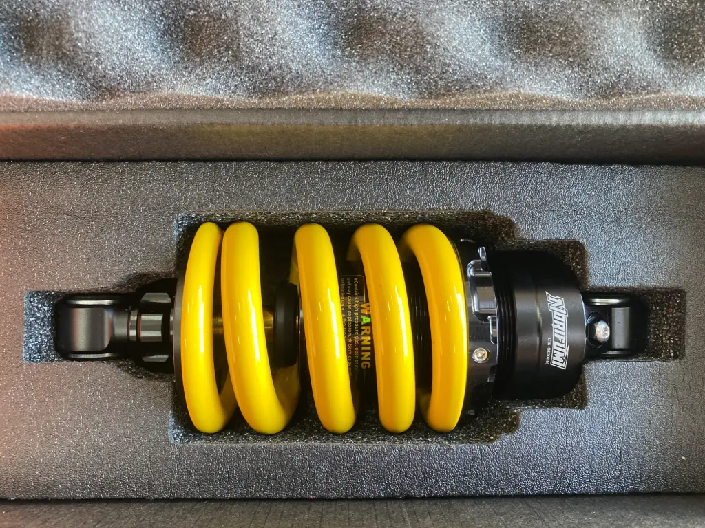 MONOSHOCK NORIFUMI - LC135 SS SERIES 203MM (YELLOW/GOLD)