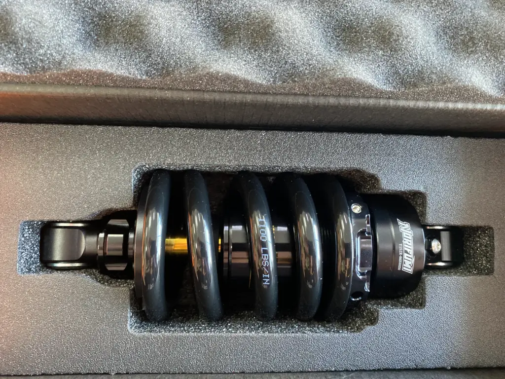 MONOSHOCK NORIFUMI - Y15ZR SS SERIES 205MM (BLACK/GOLD)