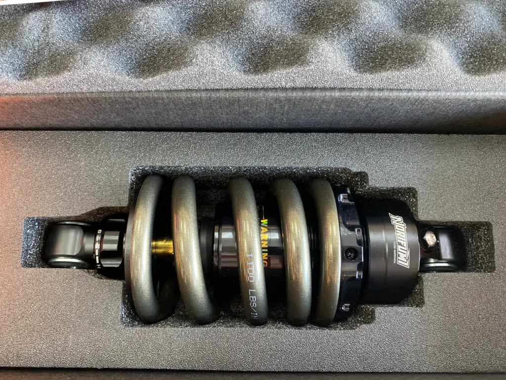 MONOSHOCK NORIFUMI - Y15ZR SS SERIES 205MM (PREMIUM GREY/GOLD)
