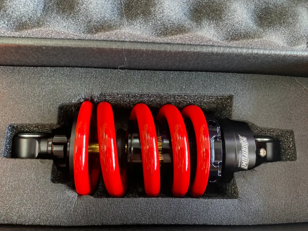 MONOSHOCK NORIFUMI - Y15ZR SS SERIES 205MM (RED/GOLD)